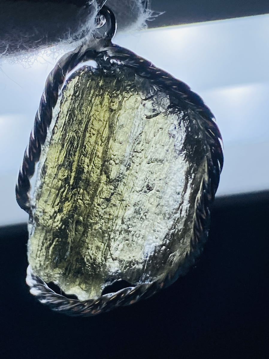 鑑別書付き モルダバイト 天然ガラス 30.7㍉ 隕石 産物 極上品質 ネックレス 男女兼用幸運 御守り メテオライト 宇宙パワー石拍卖