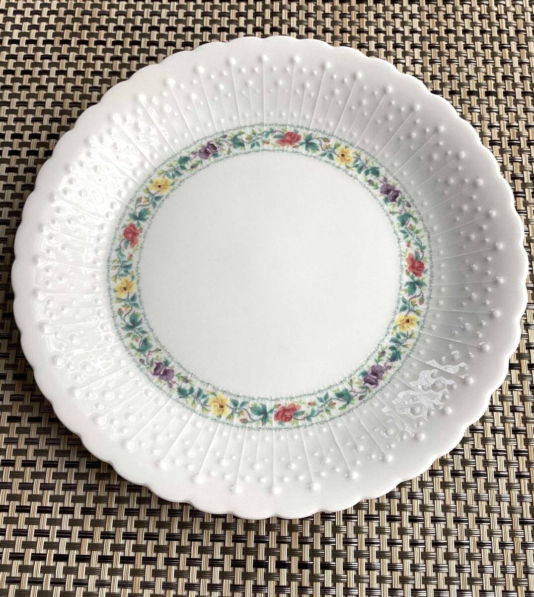 C13 未使用に近い 中皿 デザートプレート 21cm Georges Boyer ジョルジュ・ボワイエ 花柄 白色 プレート 匿名配送拍卖
