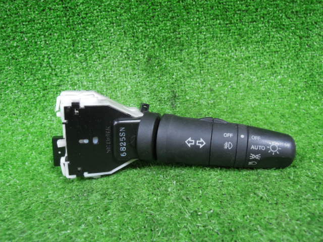 日産 ラフェスタ NB30 ライトスイッチ ウィンカースイッチ 中古 6825SN 8ピン 11802拍卖