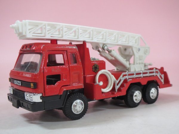 67036■ダイヤペット  T-22  いすゞ ラダー消防車 はしご車拍卖