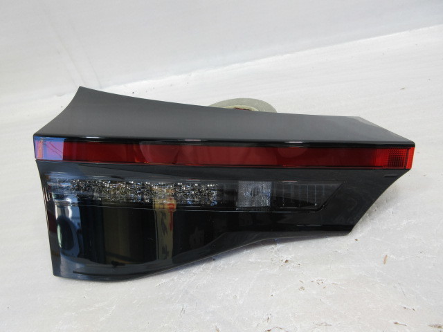 良品 トヨタ ヤリス クロス MXPH10/MXPB10 純正 左 トランクテールランプ拍卖