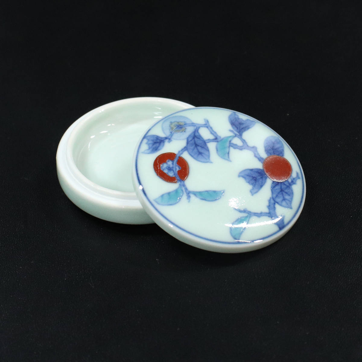 【真作保証】『小畑柿右衛門』作/染錦柿の画香合 <240124047>拍卖