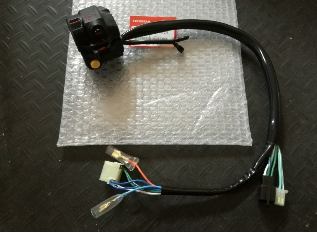 PAYPAY CB750F(RC04)HONDA 純正 新品 左 スイッチ ウインカー 切り替え スイッチ拍卖