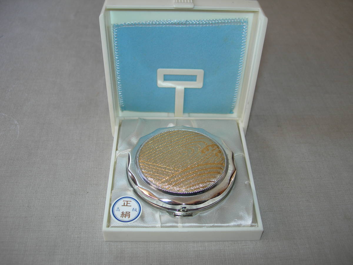 ★ コンパクトケース クィーン 1個 送料(600円) 中古 拍卖