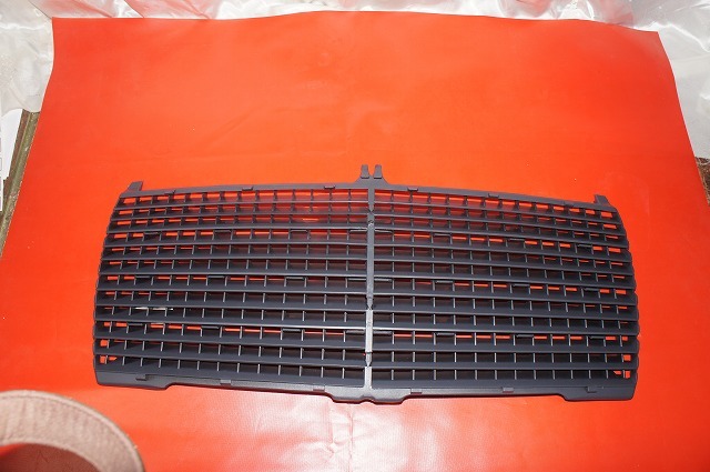 メルセデスベンツW124(前期)用ラジエターインナーグリル (45)拍卖