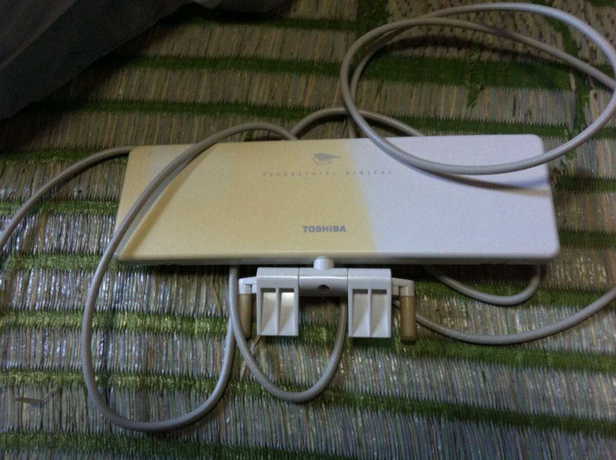 TOSHIBA 地上波デジタル放送受信専用 室内用アンテナ DUA-300拍卖