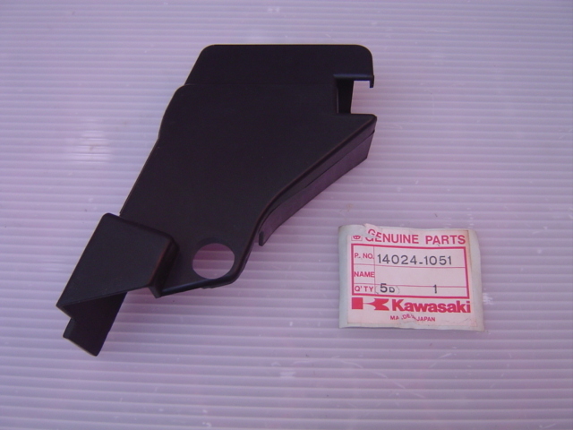 〇未使用品!カワサキ GPZ400R純正 シートロックキーシリンダーカバー(14024-1051)拍卖