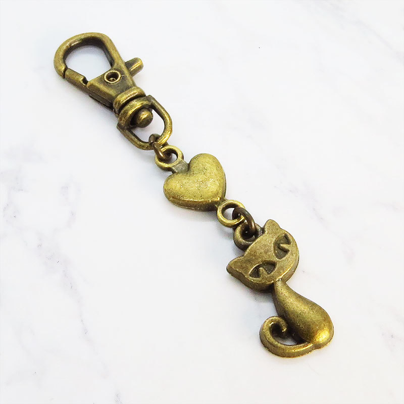 アンティークカラーのかわいい猫のファスナーチャーム キーホルダー 真鍮古美 金古美 金具変更可拍卖