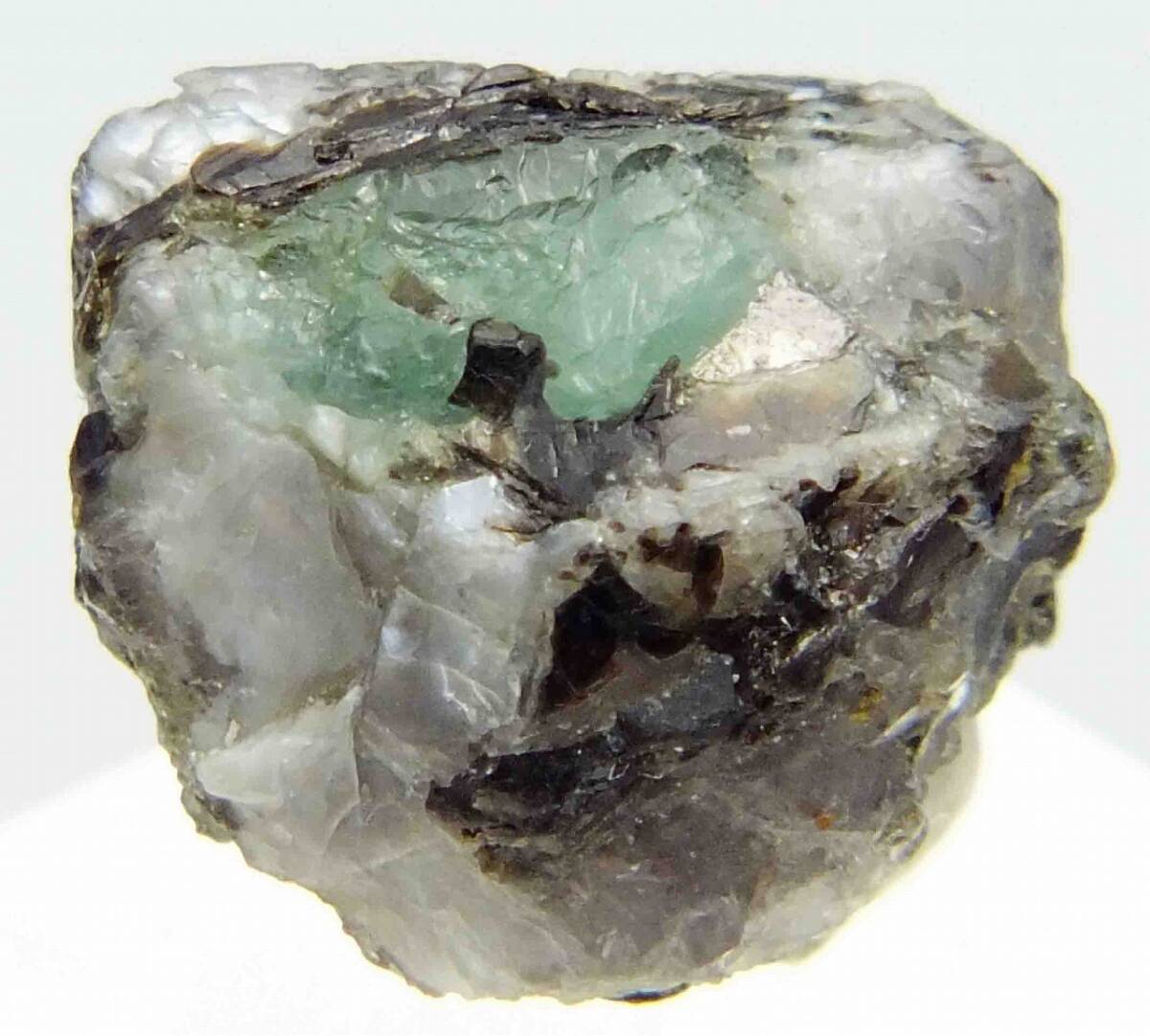 ☆☆ アレキサンドライト (蛍光)<タンザニア> 16 ☆☆拍卖