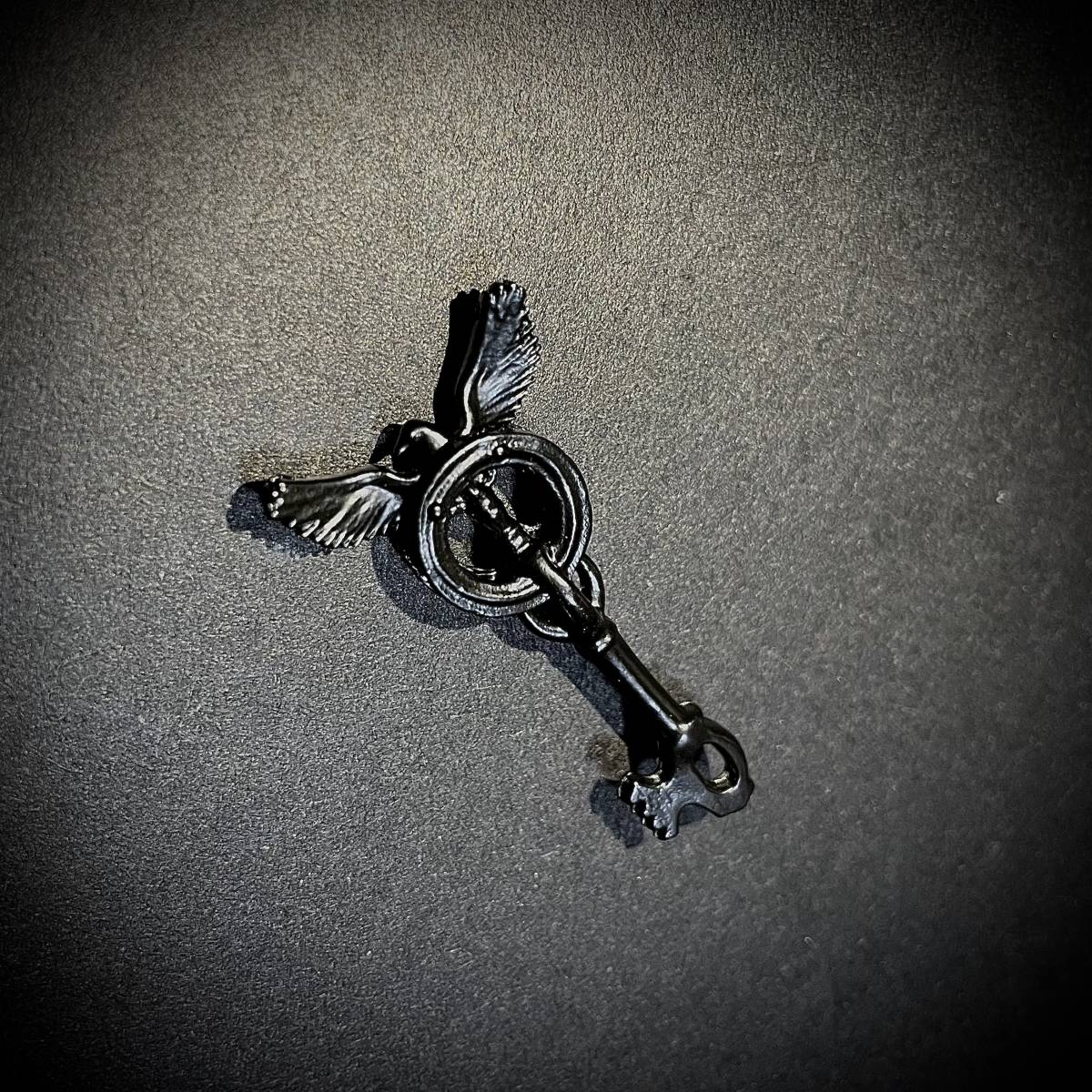 【売り切り/値上げ予定】CAPCOM製 模型 1/6 スケール フィギュア 装備 部品 小物 双翼の鍵 カギ ダイキャスト BIOHAZARD VILLAGE (未使用拍卖