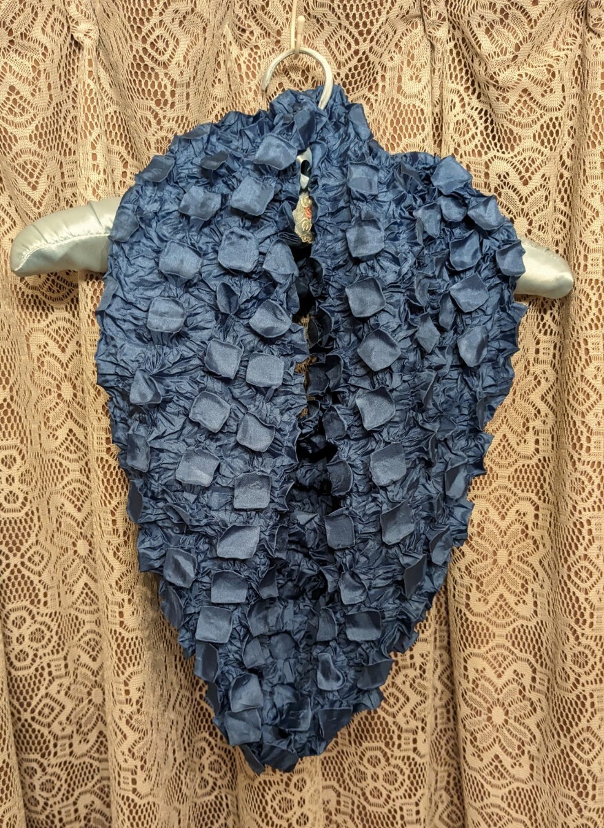 NOKO OHNO■ノコオーノ■大きめ♪スヌード■シックなブルー■ポリエステル100%■ポコポコ/正方形プリーツ加工■株式会社ハローハロー■美品拍卖