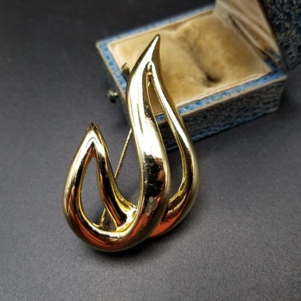 モダンジュエリー 曲線 カーブ ヴィンテージ ブローチゴールドトーン コスチュームジュエリー オープンワーク AJX①34拍卖