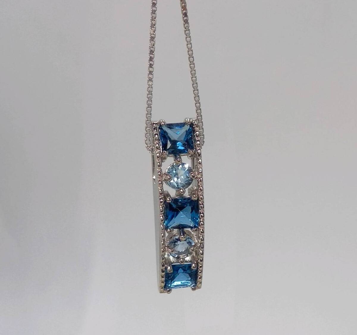 K18 WG 4.0g ミッシェルクラン (MICHEL KLEIN) ブルートパーズ プチ ネックレス 41cm拍卖