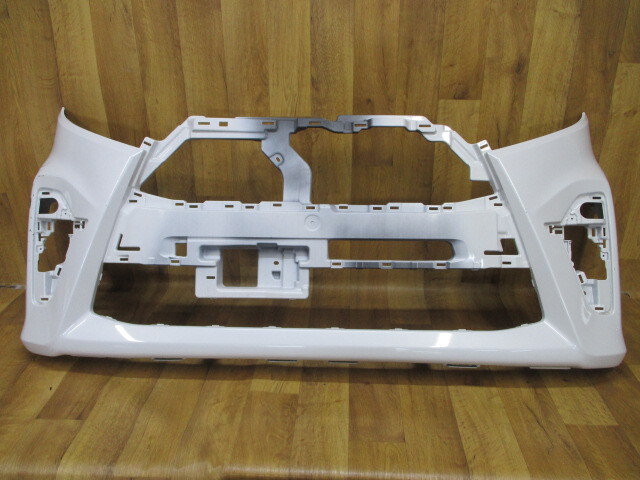D8/ LA650S/LA660Sタント カスタム純正フロントバンパー 52119-B2G00拍卖