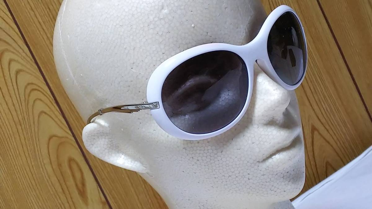 正規良 レア! CHANELシャネル ココマーク メタルフェザーフレーム ラウンドサングラス白×黒 ブラック系×メタリックシルバー 男女兼用可〇拍卖