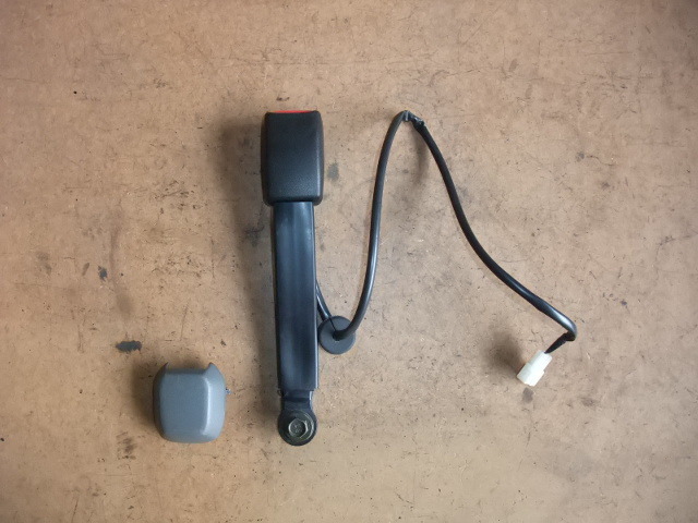 CV51S/ワゴンR/運転席シートベルトバックル/右/フロント/シートベルト/バックル/キャッチ/受け/運転席シートベルト/運転席/前 拍卖