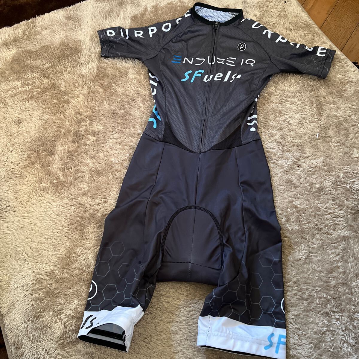 超お値打ち出品 小さめサイズ SF uels. Lady's ハーフスリーブサイクルスーツ XSサイズ グレー 新品タグ付き未使用品拍卖
