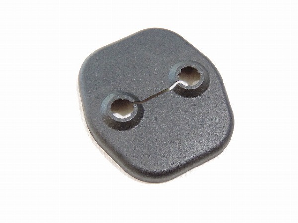 ★送料無料★ 新品 ニッサン純正 ドアストライカー カバー 80572-AA300 様々な車種に流用可能 ※代引き不可商品 日産 補修部品拍卖