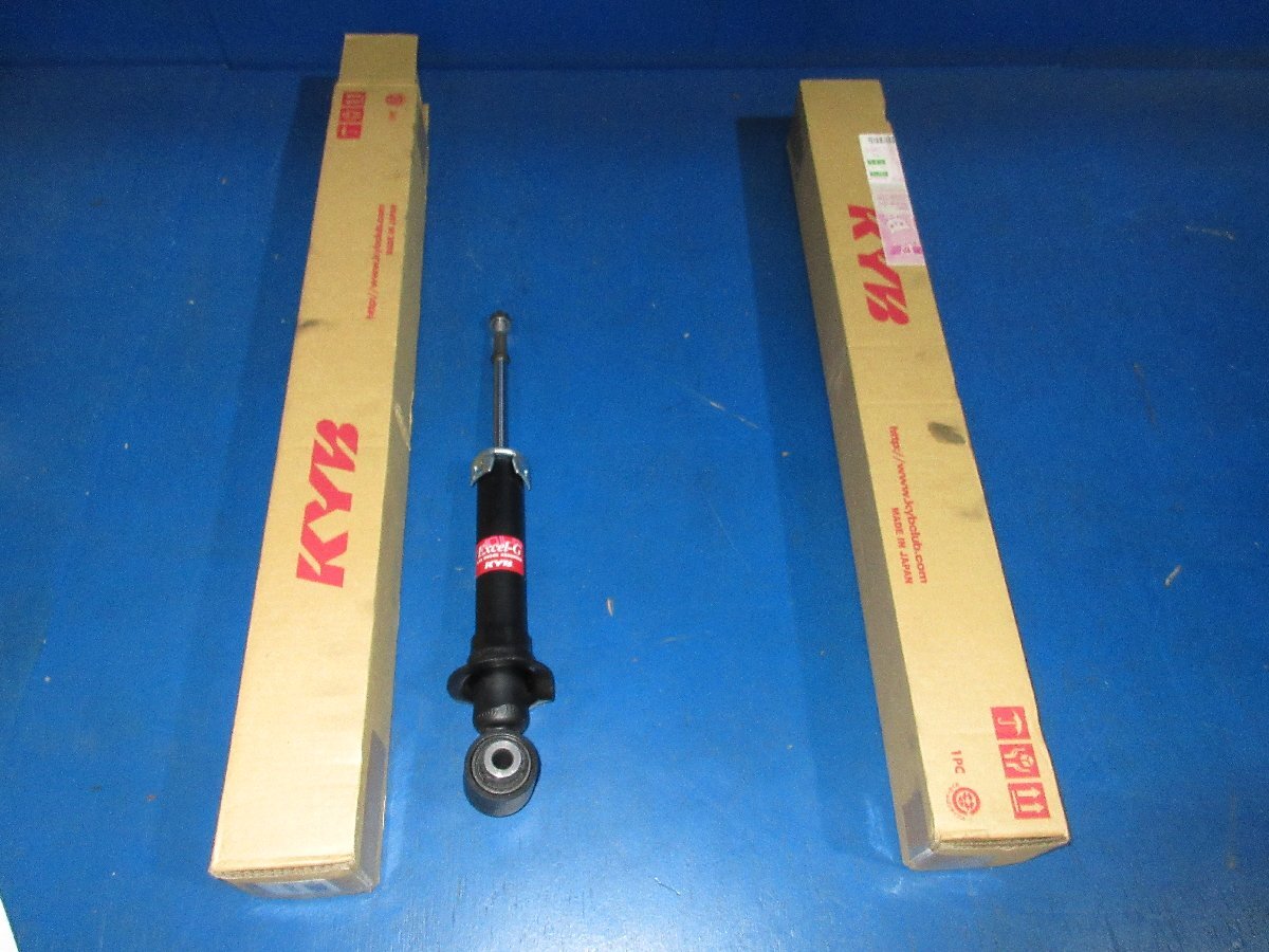 新品未使用 トヨタ カローラ CBA-NZE124 KSF9220 左右 リアショックアブソーバー 4WD用 スプリング無 KYB製 48530-80041 (K拍卖