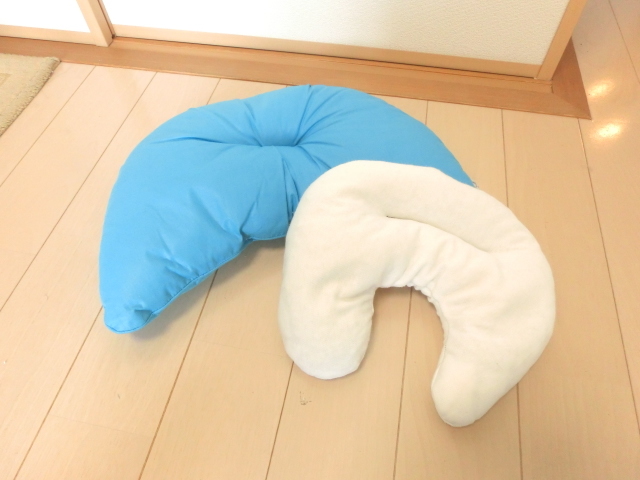 ドライブピロー 2個セット 昼寝用枕 バス旅行に 飛行機 ドライブ 職場仮眠にも拍卖