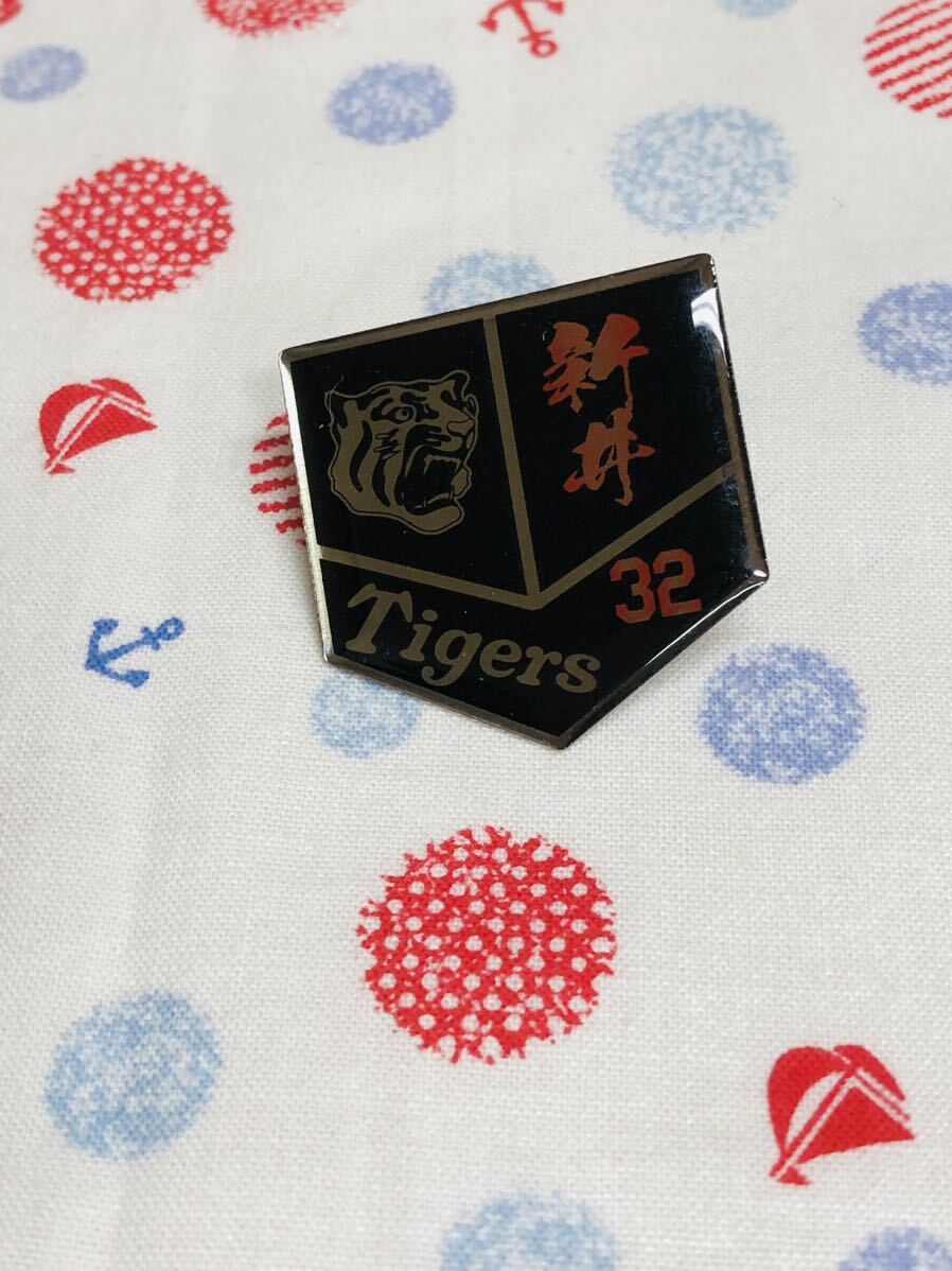 阪神タイガース ピンバッジ ピンズ 新井良太拍卖