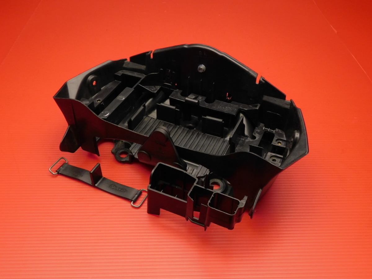 80 良品☆ KTM RC390 2017 純正 バッテリー ボックス ケース & 電装 ステー 90508048000 走行距離32,153km c拍卖