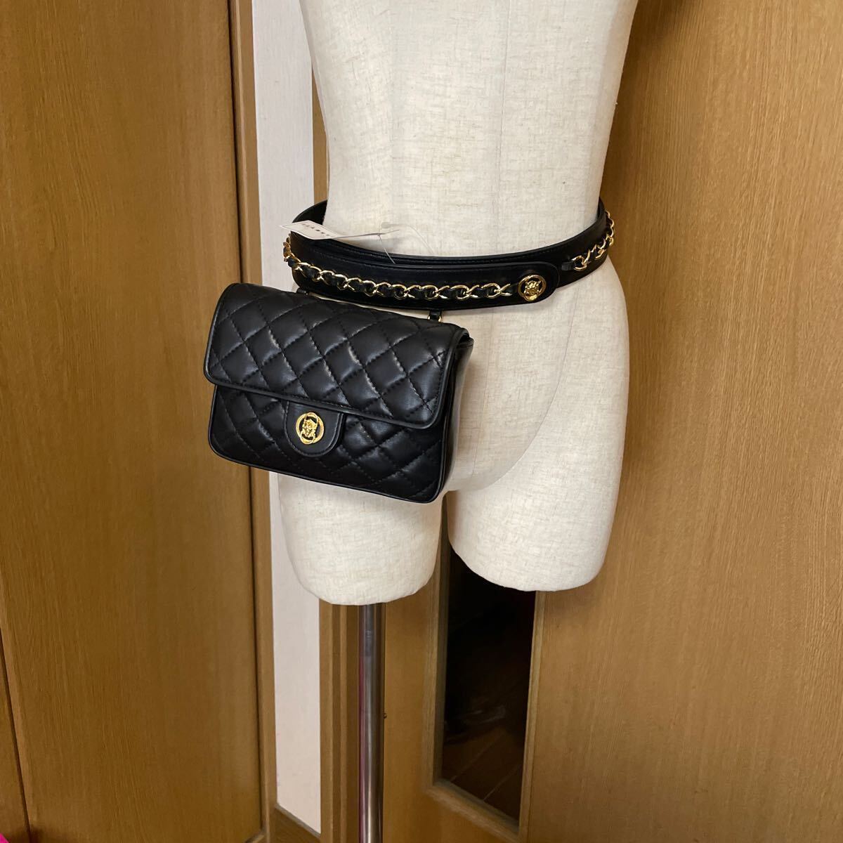 未使用タグ付 FRATELLI ROSSETTIラムスキン チェーンベルトポーチ ショルダーバッグ拍卖