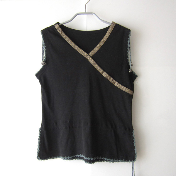 美品 ネパール製 肩裾のチャームが可愛いアジアンテイストのノーリーブカットソー拍卖
