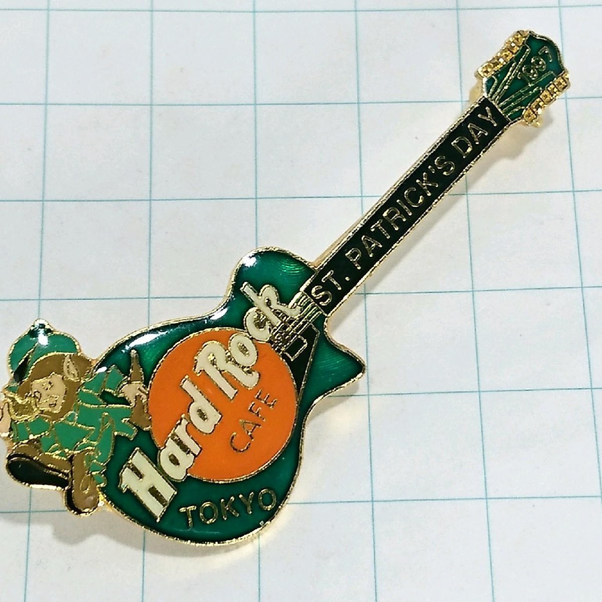 送料無料)Hard Rock Cafe アイルランド妖精レプラコーン ギター ハードロックカフェ ピンバッジ PINS ブローチ ピンズ A23189拍卖