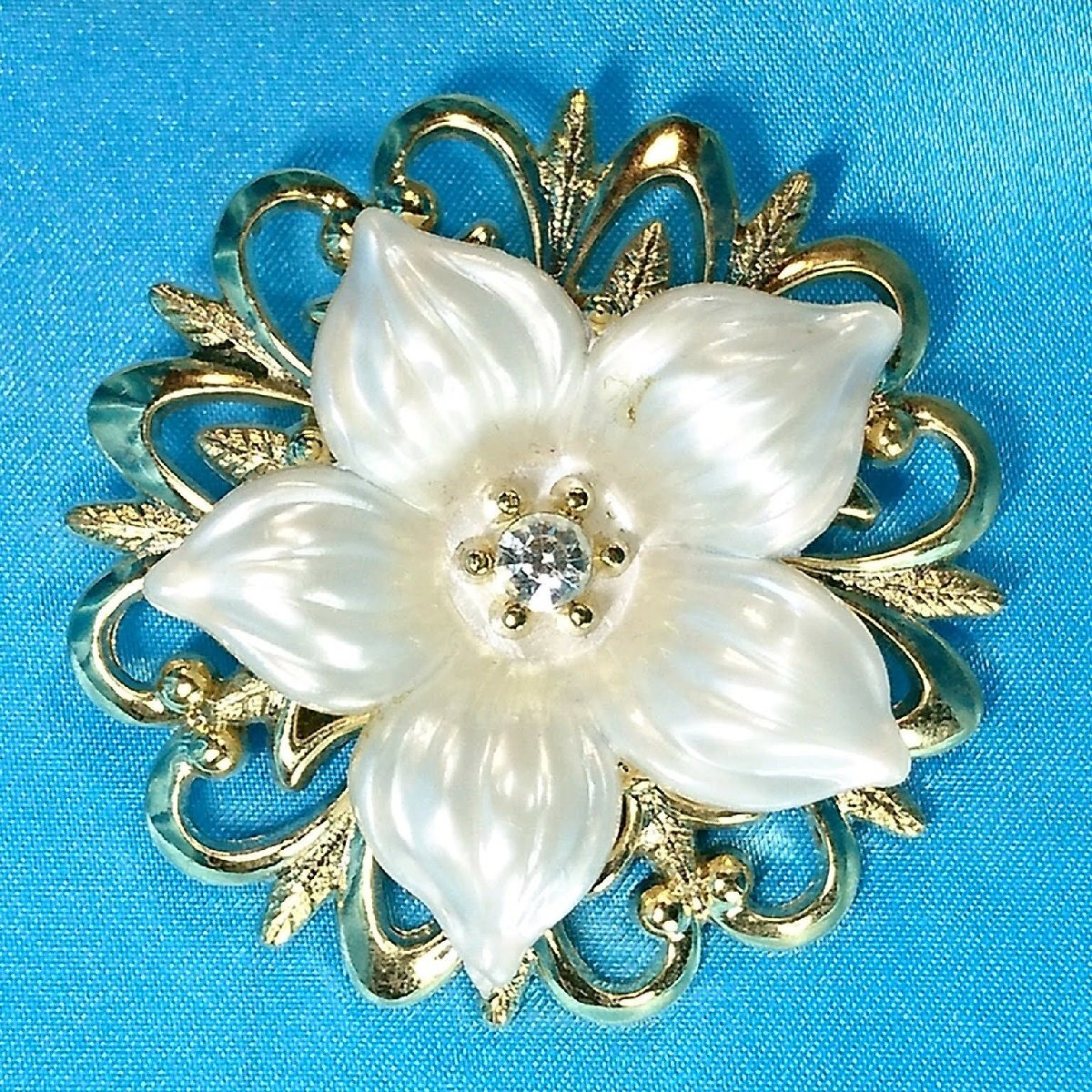 送料無料)ビンテージ☆白花モチーフ☆アンティーク ブローチ A23398拍卖