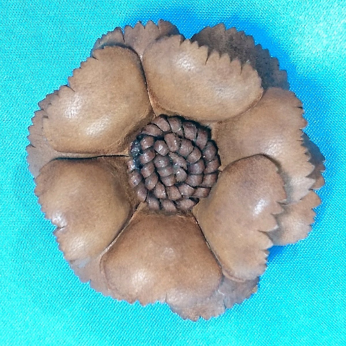 送料無料)ビンテージ☆本革 お花モチーフ☆アンティーク ブローチ A23397拍卖