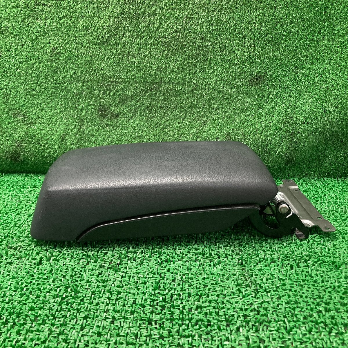 ♪♪レガシィ 2.5i BR9 アウトバック センターコンソール フタ 蓋 デュアル(W2406)♪♪拍卖