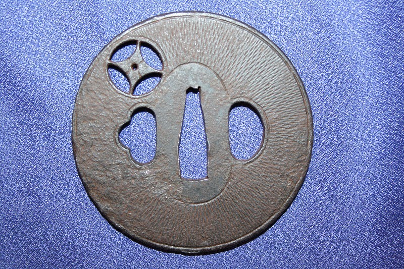 逸品、稀少! 時代物本歌鉄鍔・十字手裏剣小透かし丸鍔!拍卖