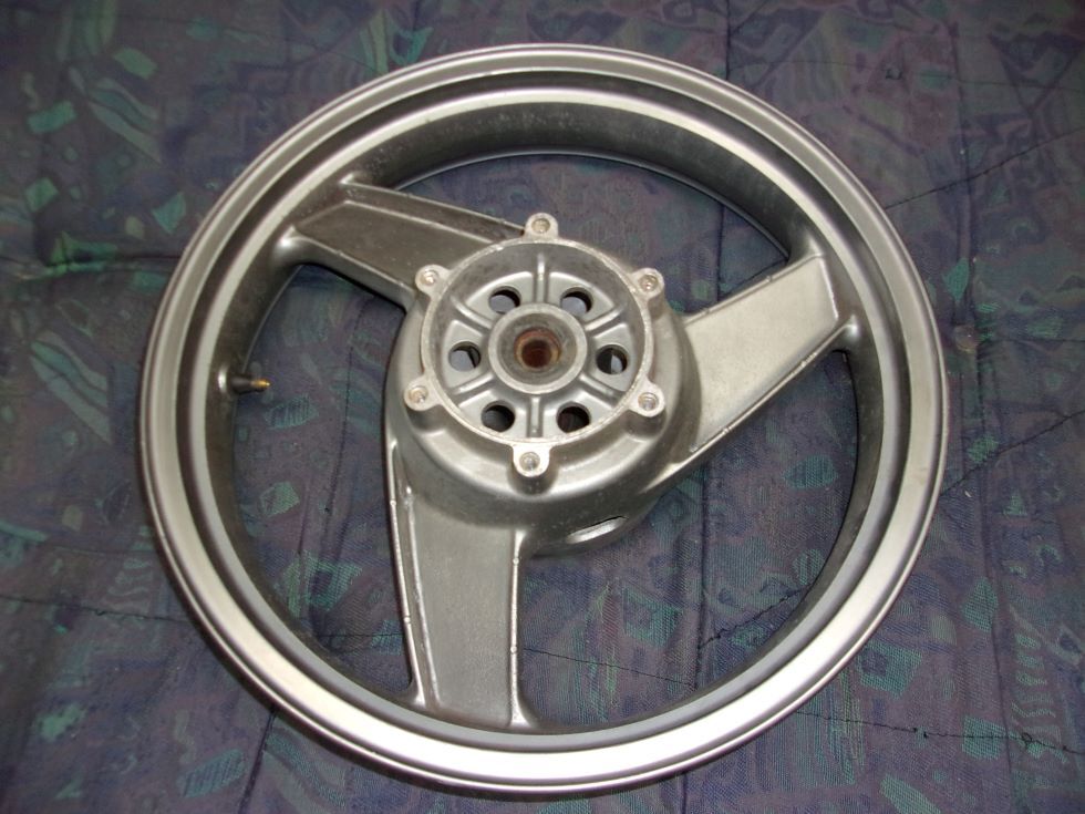 KAWASAKI GPZ900R 純正リアホイール 3.50-18拍卖