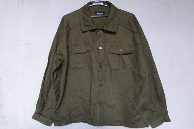 Doublefocus/ダブルフォーカス/長袖シャツ/綾織り綿素材/両胸フラップポケット/後文字ロゴししゅう入/緑系カーキ/Mサイズ(3/18R)拍卖