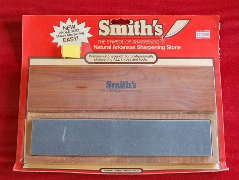 Smith's Natural Arkansaa Stone・アメリカ・アーカンサス天然仕上げ砥石黒・Size: L25cm x 5cm x 1.2cm・木枠いり。拍卖
