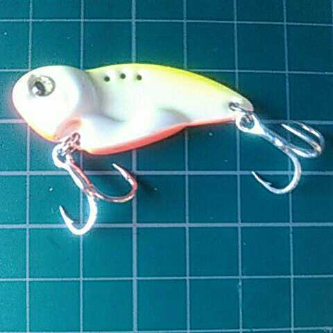 ラスト1個 メタルバイブ 4cm 15g パール・イエローバック 検)B級ルアー ソナー シケイダー ゲイブレード 鉄板 ブラックバス テッパン 根魚拍卖