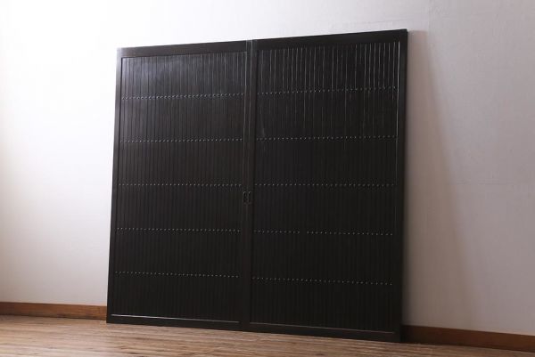 R-040397 アンティーク建具 明治大正期 シックな雰囲気漂う平格子戸2枚セット(建具、引き戸、玄関戸)(R-040397)拍卖