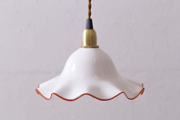 R-039914 イギリスヴィンテージ照明 橙縁フリルが可愛いミルクガラスペンダントライト(ランプシェード、天井照明)(R-039914)拍卖