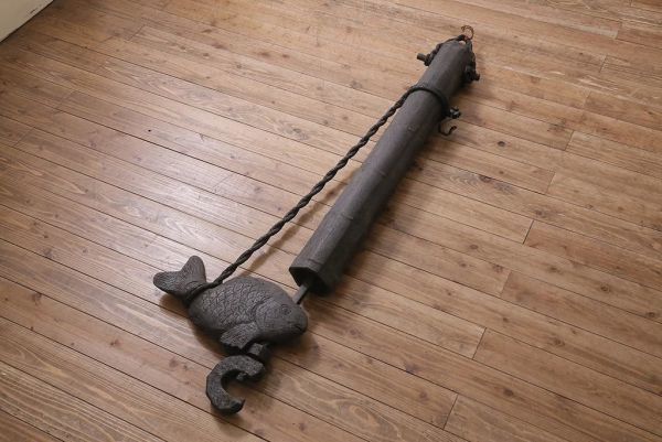 R-043329 ビンテージ雑貨 イミテーション アンティーク加工が施された凝った造りの自在鉤(じざいかぎ)(R-043329)拍卖