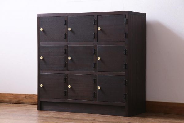 R-034609 オリジナル 3×3マス 落ち着いた色合いの扉付きマス目棚・右開き(収納棚、ロッカー)拍卖
