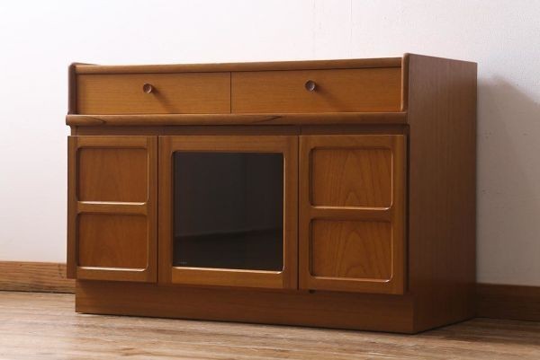 R-039400 ヴィンテージ家具 イギリス チーク材 Nathan(ネイサン) 北欧スタイルにもぴったりのスタイリッシュなキャビネット(収納棚)拍卖