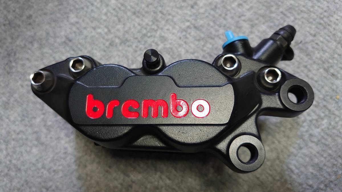 ブレンボ 4P キャリパー 40ミリピッチ ブラック拍卖