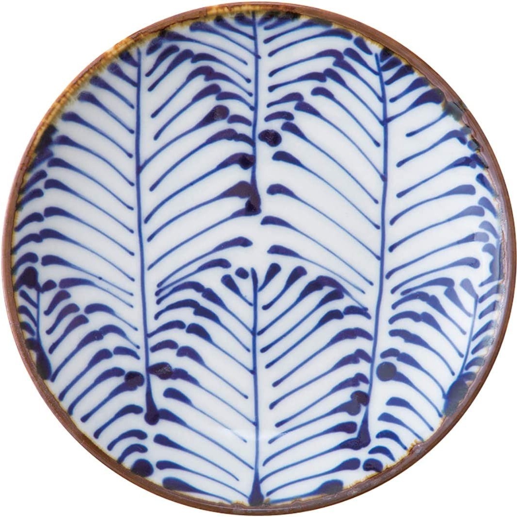 おめでたい植物松竹梅の松を描いた 小皿 直径10.5cm お正月や敬老の日 還暦を祝う場などにぴったり 贈り物にも 醤油皿や薬味皿拍卖