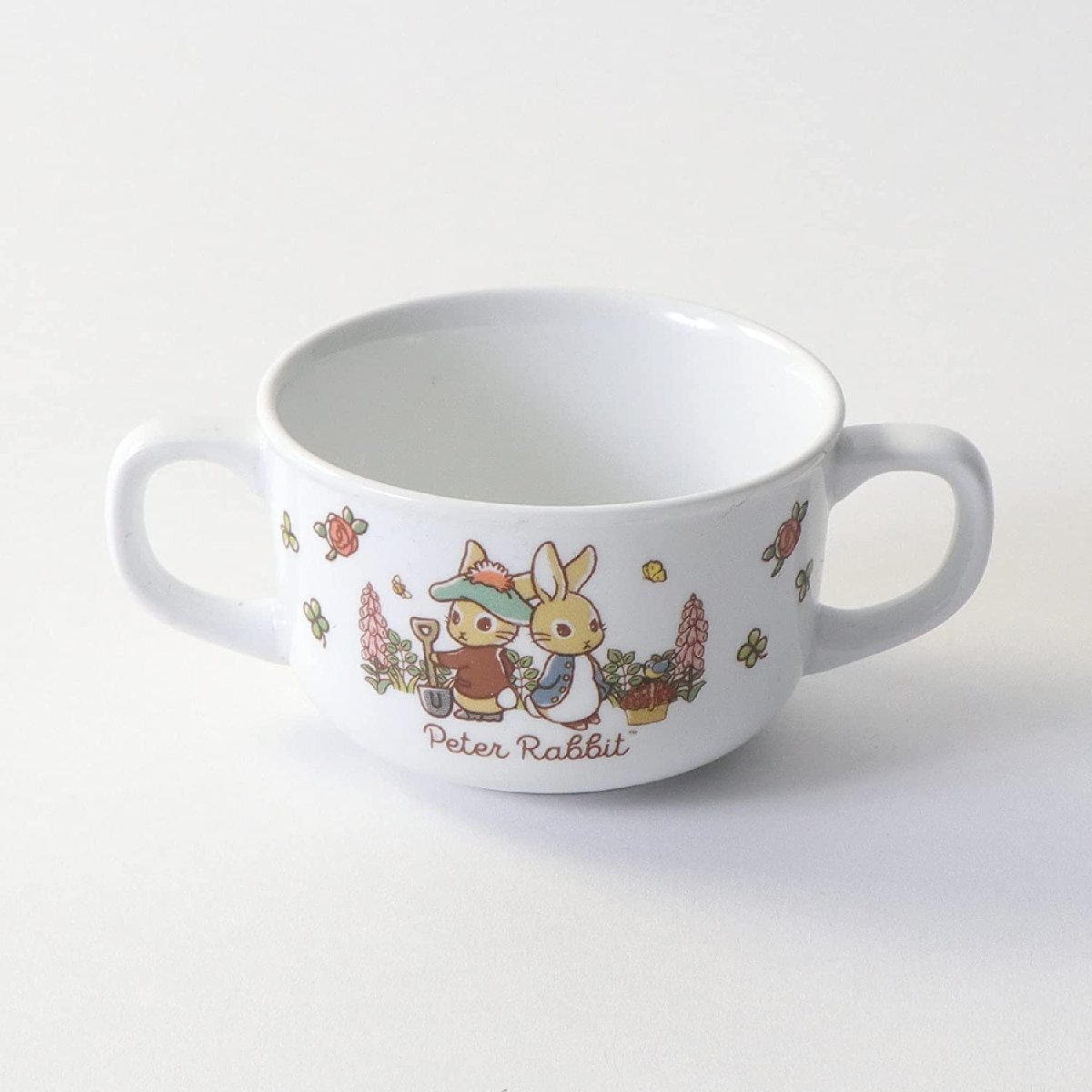 割れにくい高強度磁器 両手カップ 180ml 口径8.4×高さ5.4cm ピーターラビット カワイイ しっかり握れる広めのハンドル 持ちやすい 安定感拍卖