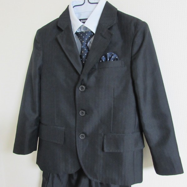 【中古】★送料無料★110cm VOWW 男の子 ブラック フォーマル スーツ 子供 結婚式 卒園式 入学式の準備に拍卖