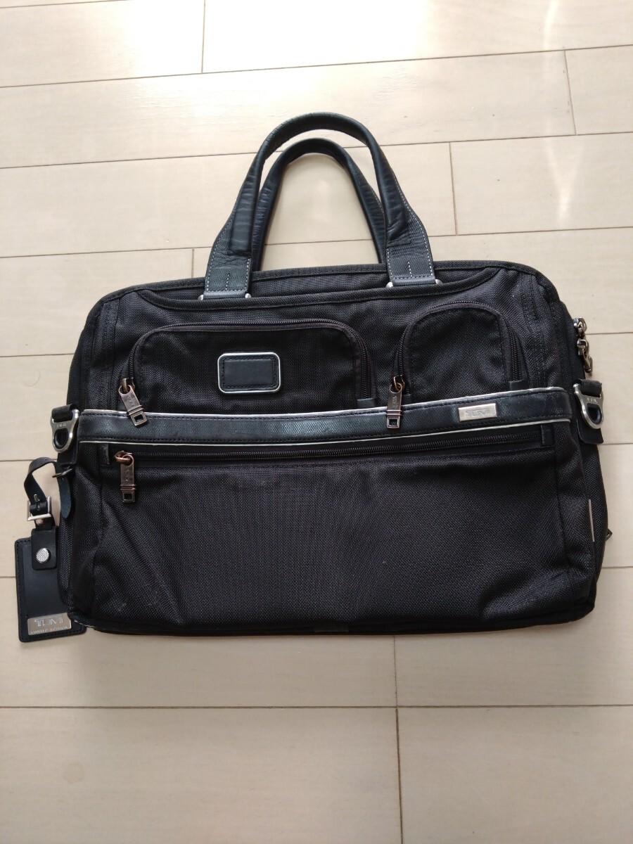 TUMI(トゥミ) ナイロンビジネスバッグ カラー:ブラック系 実測サイズ幅:約40cm高さ:約32cmマチ:約9cm拍卖