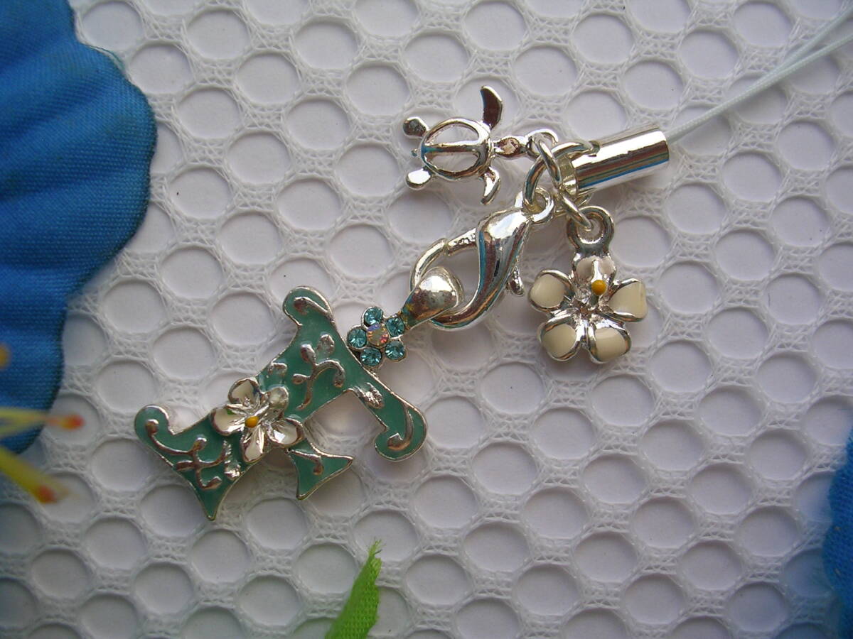 ●★ハワイ最新!★sale50%off★ハワイアンアクセサリー★懐かしい希少オールドデザイン★イニシャルストラップ(S)★F★アクアマリン拍卖