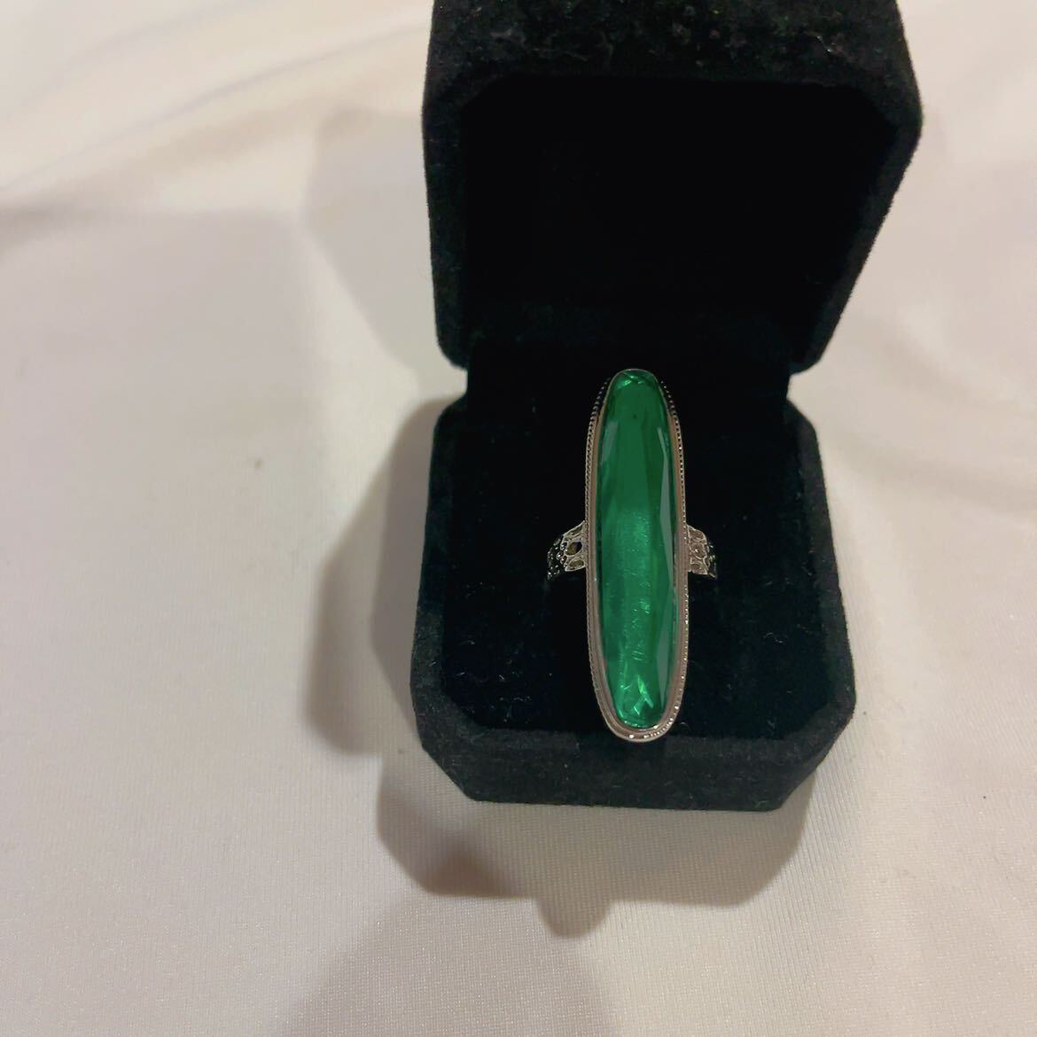 新品★ホワイト★エメラルド風★グリーン縦長ストーンリング★指輪★16号リング 拍卖