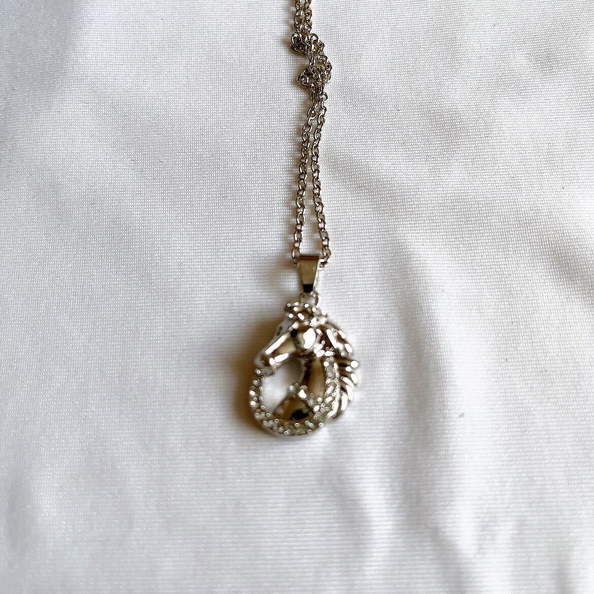 新品★ホワイト★左向き★馬★ホースペンダント★ユニセックス★縁起物ネックレス 拍卖